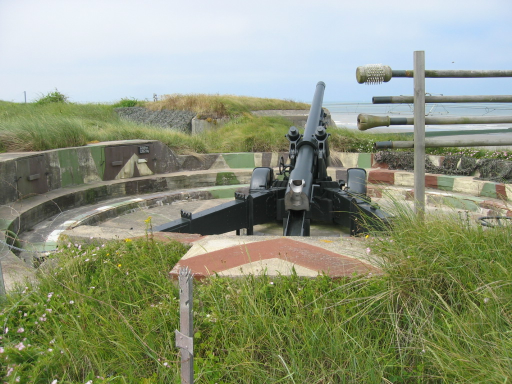 Geschutsbedding met het originele artilleriestuk, Domein Raversyde (Tim Bekaert, 2005)